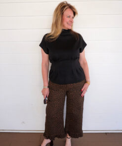 Alternative view of Black Pleated Waist Top